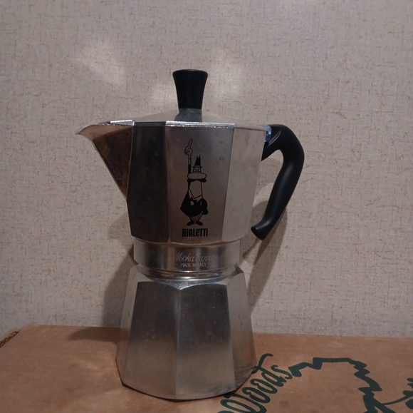 Bialetti Moka Express Espresso Coffee Pot Stovetop Italy - Picture 3 of 8